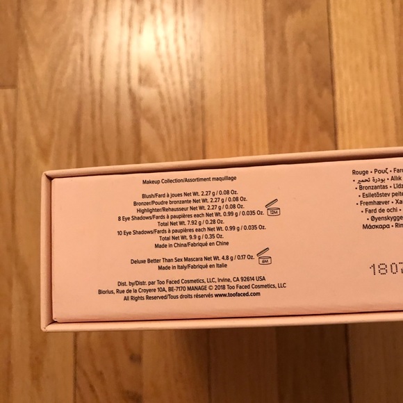 Too Faced Under the Christmas Tree Makeup set - Picture 3 of 4